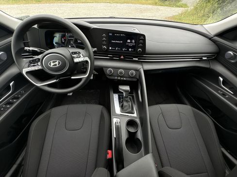 New 2026 Hyundai Elantra SE FWD image 23