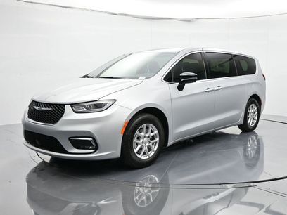 New 2026 Chrysler Pacifica Select