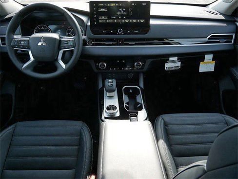 New 2026 Mitsubishi Outlander SE image 7