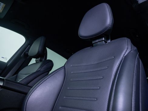 Used 2025 Mercedes-Benz GLC 300 4MATIC image 20