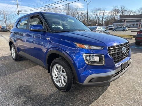 Used 2025 Hyundai Venue SE image 3