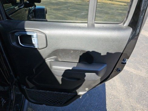 Used 2023 Jeep Wrangler Unlimited Rubicon 4xe image 17