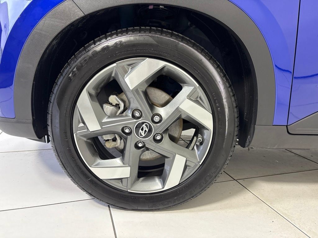 Used 2024 Hyundai Venue SEL FWD image 9