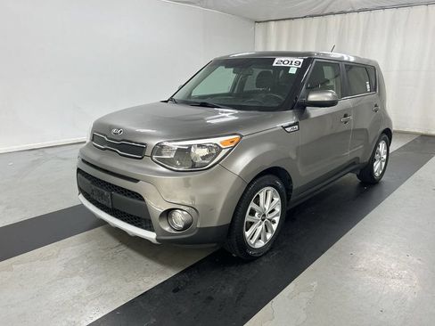 Used 2019 Kia Soul + FWD image 5