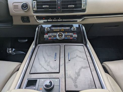Certified 2024 Lincoln Navigator L Reserve AWD/4WD image 22