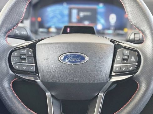 Used 2025 Ford Explorer ST-Line w/ ST-Line Street Pack AWD/4WD image 16