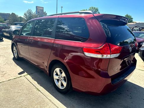 Used 2014 Toyota Sienna LE image 7