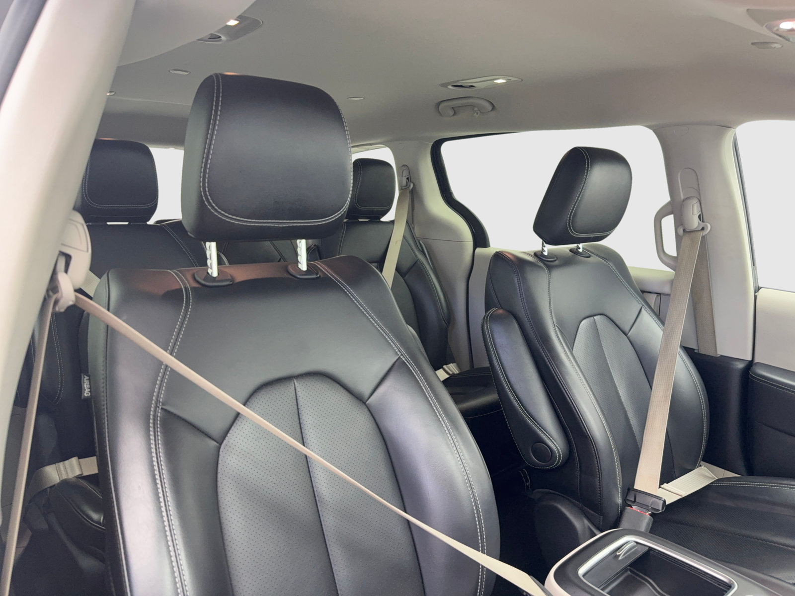 Used 2023 Chrysler Pacifica Touring-L FWD image 45
