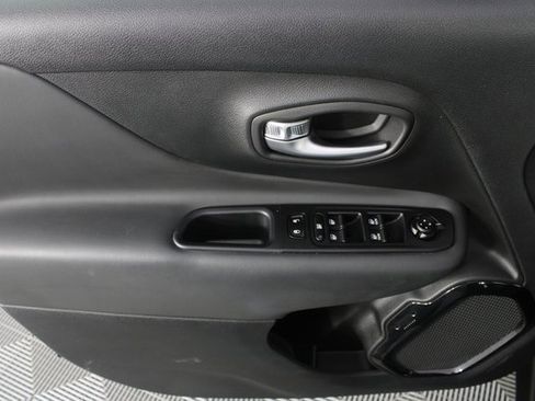 Used 2022 Jeep Renegade Altitude w/ Convenience Group image 12