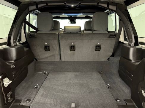 Used 2024 Jeep Wrangler Unlimited Sahara image 11