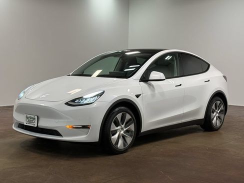 Used 2021 Tesla Model Y Long Range AWD/4WD image 7