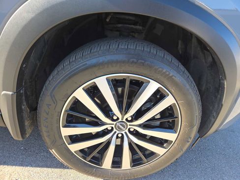 Used 2025 Nissan Pathfinder Platinum image 2