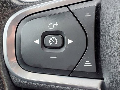 Used 2022 Volvo S60 B5 Momentum image 18