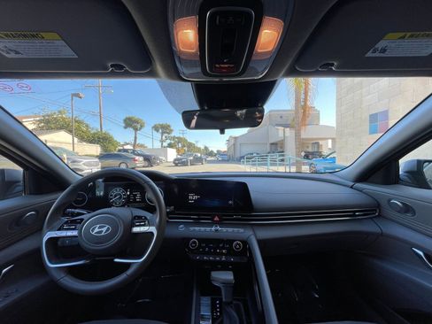 Used 2025 Hyundai Elantra SEL image 34