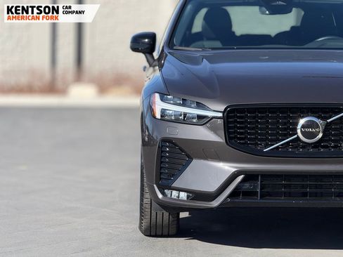 Used 2025 Volvo XC60 B5 Core image 14