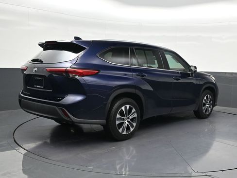Used 2021 Toyota Highlander XLE FWD image 5