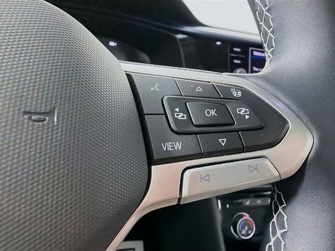 Used 2023 Volkswagen Taos SE w/ Panoramic Sunroof Package image 12