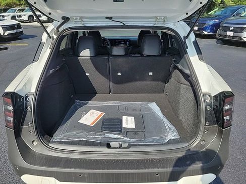 Used 2025 Nissan Kicks SR AWD/4WD image 18