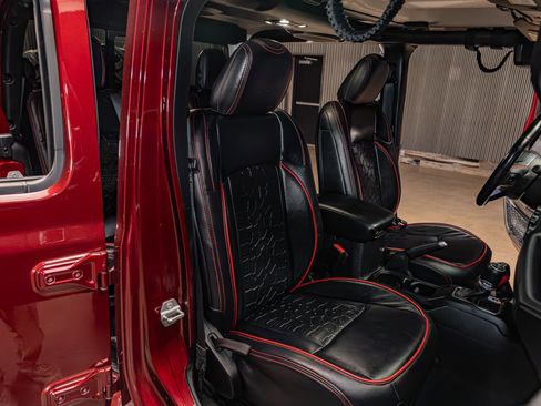 Used 2021 Jeep Gladiator Rubicon AWD/4WD image 30