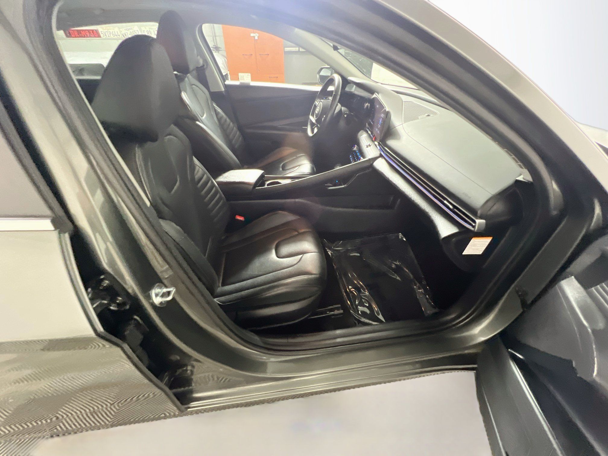 Used 2025 Hyundai Elantra Limited FWD image 31