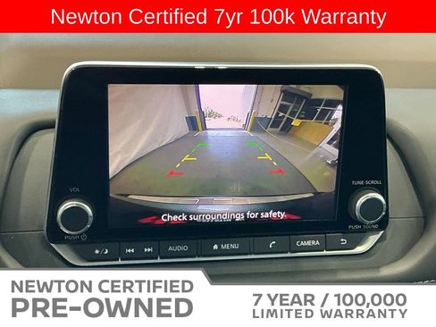 Used 2023 Nissan Rogue SV FWD image 9