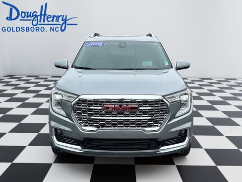Used 2024 GMC Terrain Denali w/ Denali Premium Package image 8
