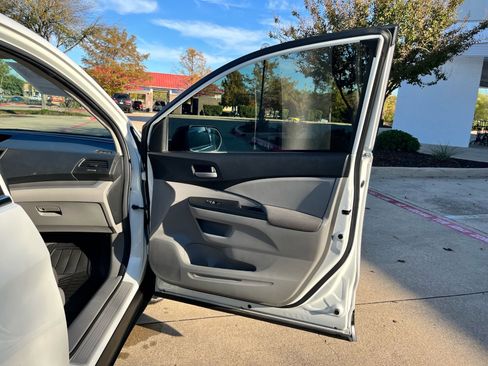 Used 2014 Honda CR-V LX image 16