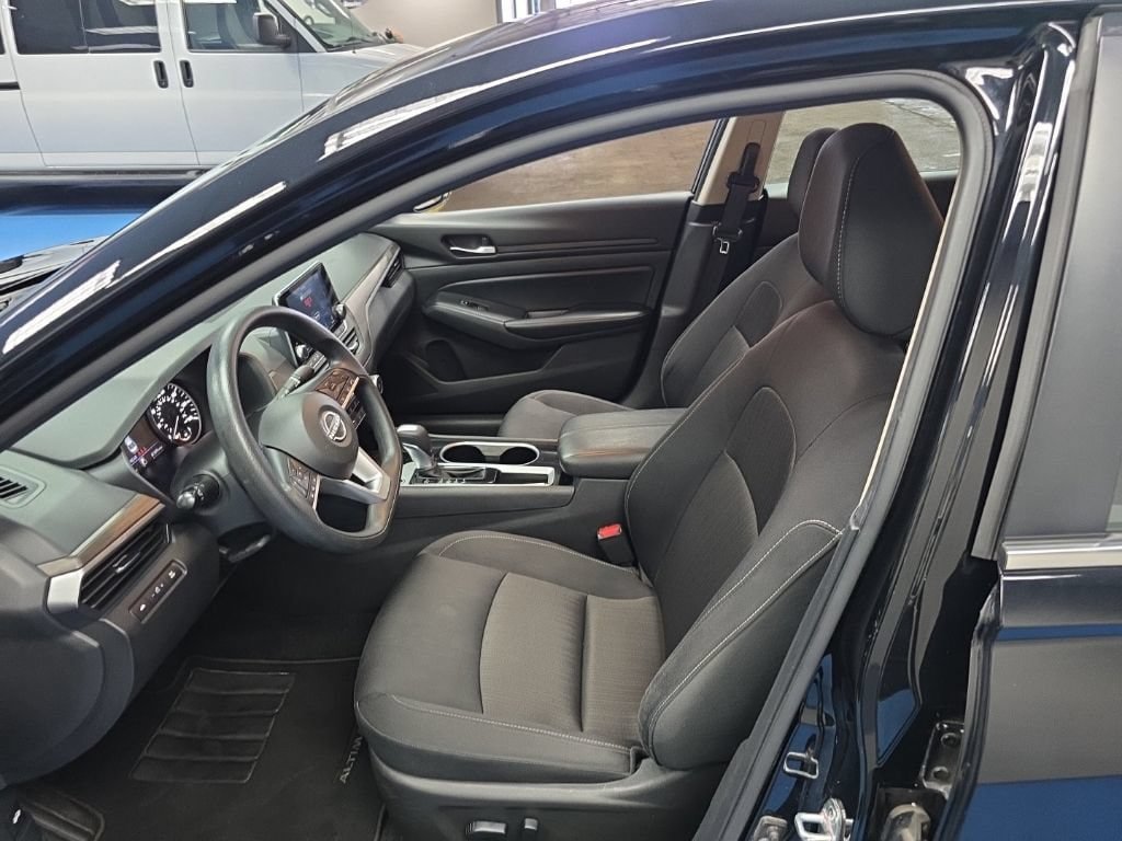 Used 2024 Nissan Altima 2.5 SV FWD image 13