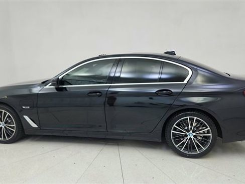 Used 2023 BMW 530e xDrive w/ Premium Package image 4