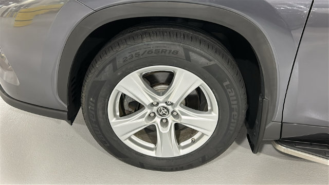 Used 2020 Toyota Highlander LE AWD/4WD image 8