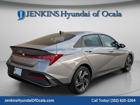 Certified 2025 Hyundai Elantra SEL FWD image 3
