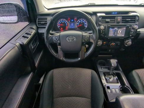 Used 2018 Toyota 4Runner TRD Off-Road AWD/4WD image 17