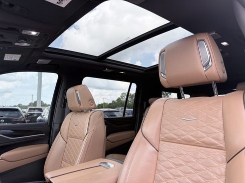 Used 2022 Cadillac Escalade ESV Premium Luxury w/ Performance Package AWD/4WD image 10