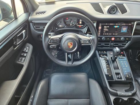 Certified 2025 Porsche Macan AWD/4WD image 14