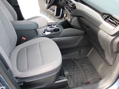 Used 2020 Ford Escape SE image 14