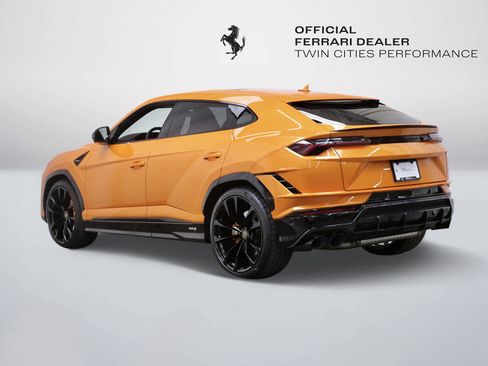 Used 2024 Lamborghini Urus S AWD/4WD image 3