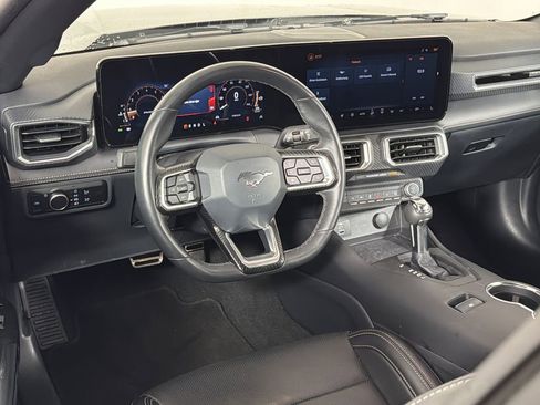 Used 2025 Ford Mustang Premium image 17
