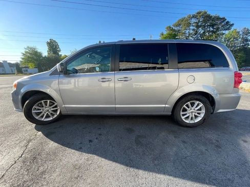 Used 2019 Dodge Grand Caravan SXT image 5