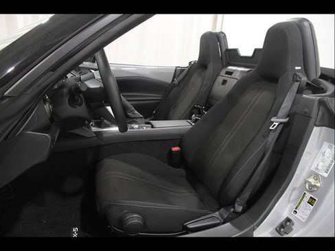 Used 2025 MAZDA MX-5 Miata Club RWD image 6