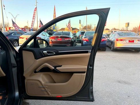 Used 2014 Porsche Cayenne AWD 4dr Manual image 6