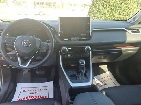 Used 2022 Toyota RAV4 Limited FWD image 10