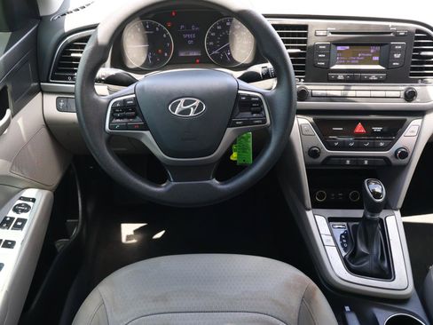 Used 2017 Hyundai Elantra SE FWD image 8