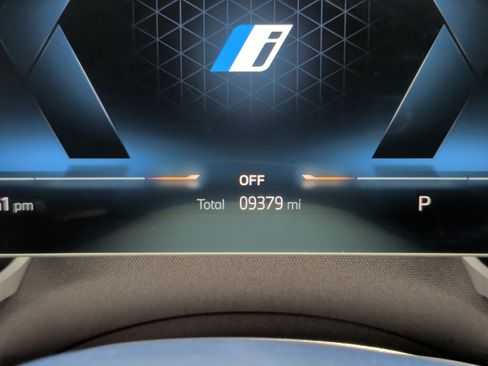 Certified 2025 BMW i7 eDrive50 w/ M Sport Package RWD image 15
