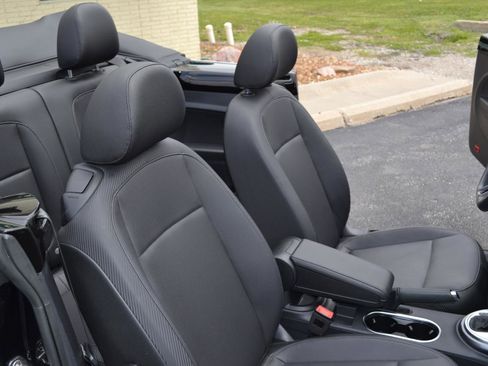 Used 2019 Volkswagen Beetle 2.0T S FWD image 26