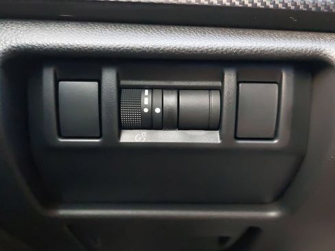 Used 2025 Subaru Crosstrek 2.0i Premium image 29