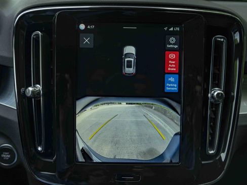 Used 2025 Volvo XC40 B5 Core AWD/4WD image 31