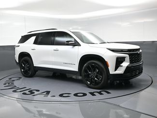Used 2025 Chevrolet Traverse RS w/ LPO, Floor Liner Package FWD video 2