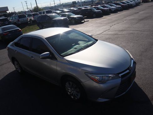 Used 2017 Toyota Camry LE FWD image 20