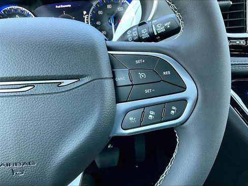 New 2027 Chrysler Pacifica Select AWD/4WD image 22