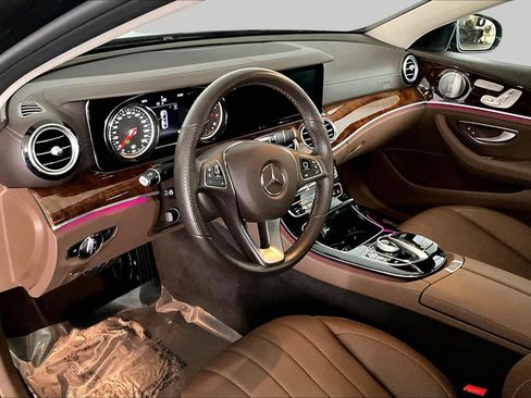 Used 2018 Mercedes-Benz E 400 4MATIC Sedan image 18